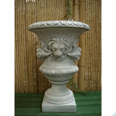 Gro&szlig;e Amphore aus Steinguss, antik mit L&ouml;wenkopf