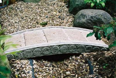 Granitbr&uuml;cke Ishi Bashi verziert 