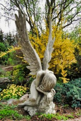 Engelsfigur Engelfrau auf einem Stein, frostfest H&ouml;he ca. 135 cm