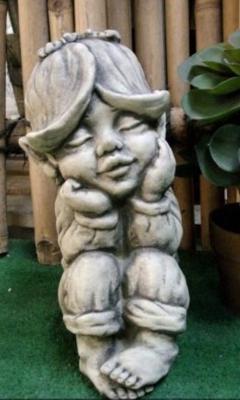 Steinfigur niedlicher kleiner Bl&uuml;tentroll 