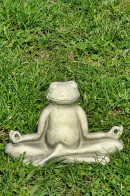 Steinfigur Yogafrosch klein meditiert