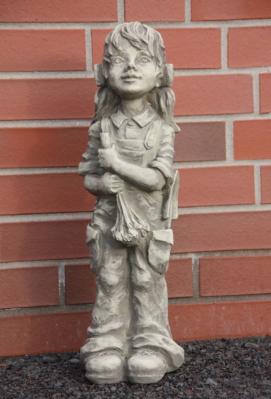 Steinfigur M&auml;dchen Lotta mit Schaufel