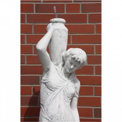 Wasserspeier Frau mit zwei Kr&uuml;gen
